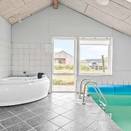 Gorgeous In Harboore With Kitchen *