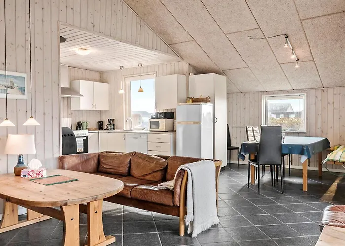 Gorgeous In Harboore With Kitchen Dom wakacyjny Harboør